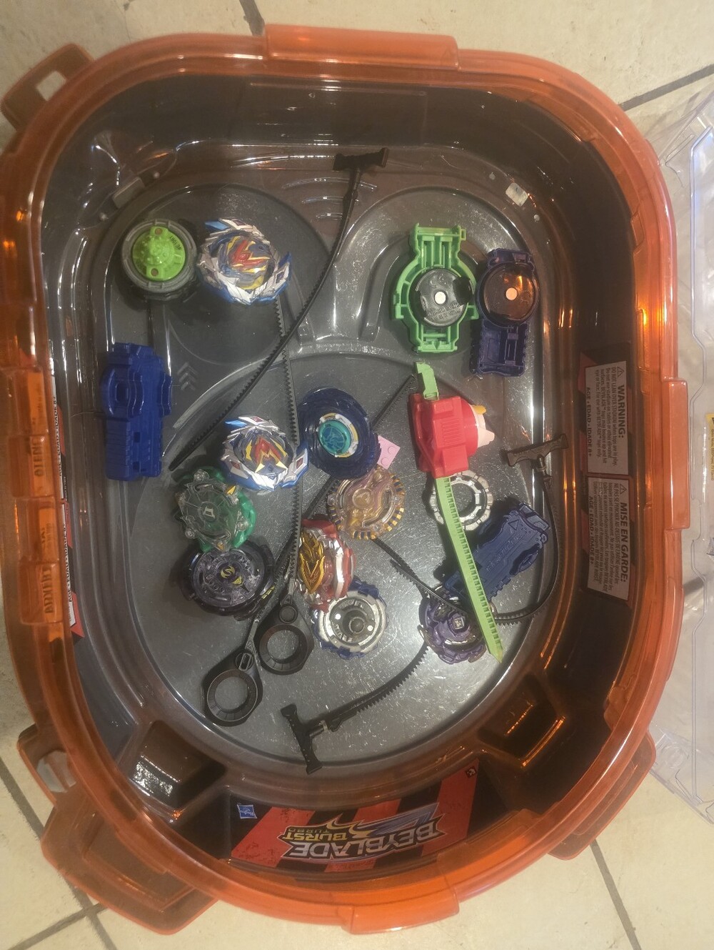 Beyblade Lot Burst Turbo Arena, 8 Beyblades, 5 Launchers